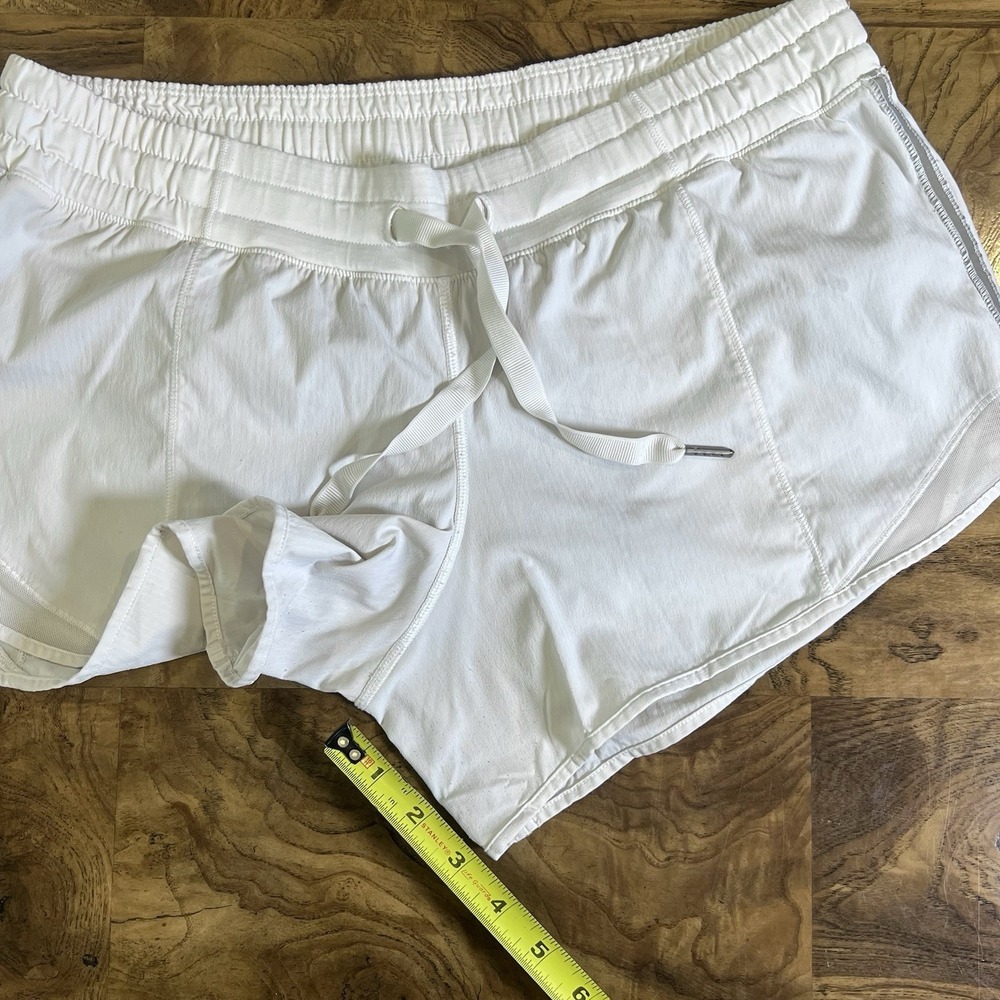 Lululemon Hotty Hot Short Size 6 White Reflective Detail - Picture 6 of 6